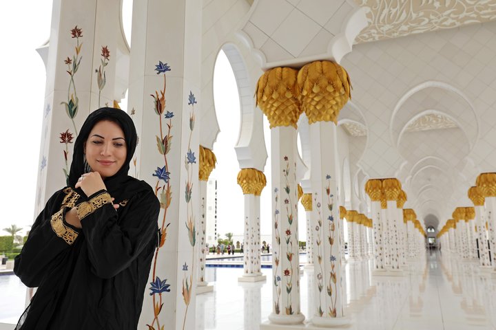 Sheikh Zayed Mosque with a Professional Photographer - Image 2