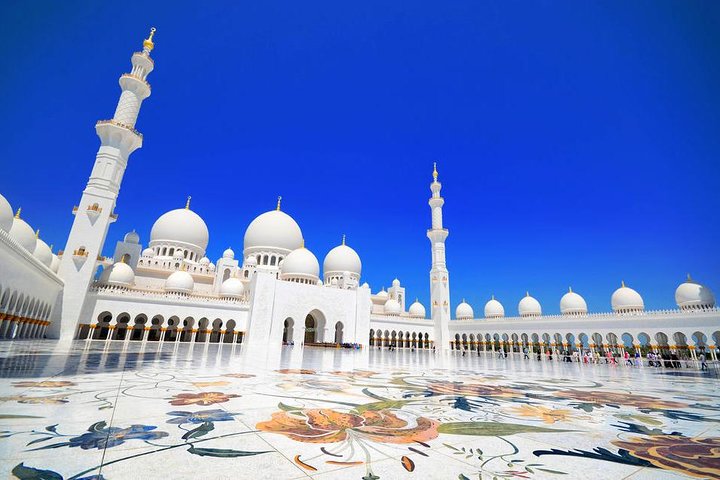 Sheikh Zayed Mosque with a Professional Photographer - Image 4