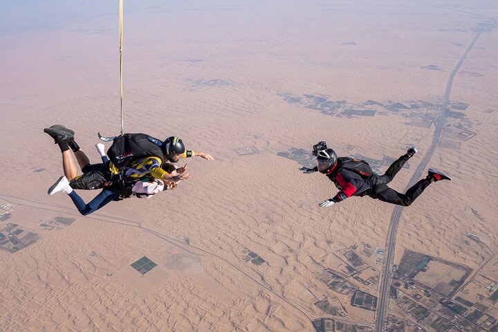 Sky Diving Dubai At Desert Zone - Image 2