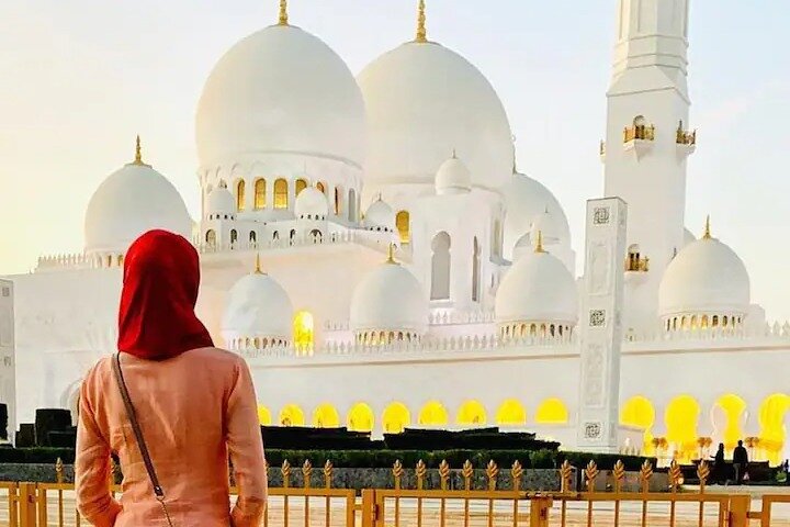 SZ Mosque with Ferrari World & Warner Brother Private Tour - Image 3