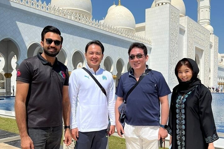 SZ Mosque with Ferrari World & Warner Brother Private Tour - Image 1