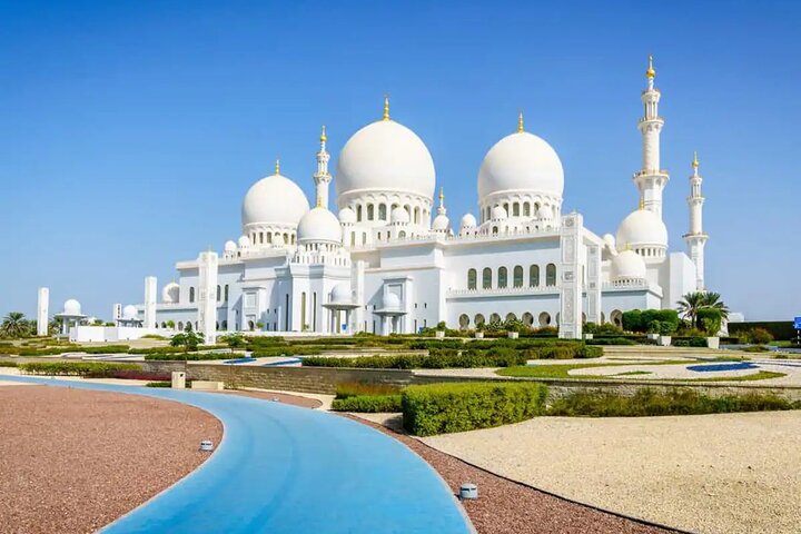 SZ Mosque with Ferrari World & Warner Brother Private Tour - Image 4