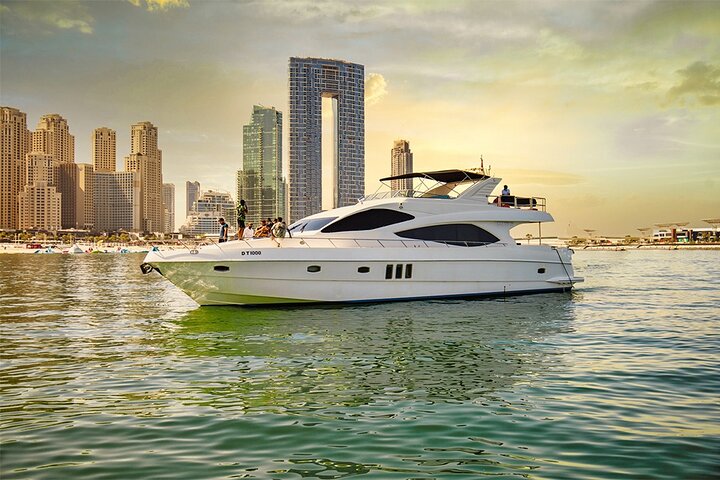 Yacht Rental in Dubai Majesty 77ft - Image 2