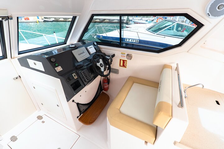 Yachting in Dubai: Book 36 ft Yacht Charter up to 10 people - Image 5