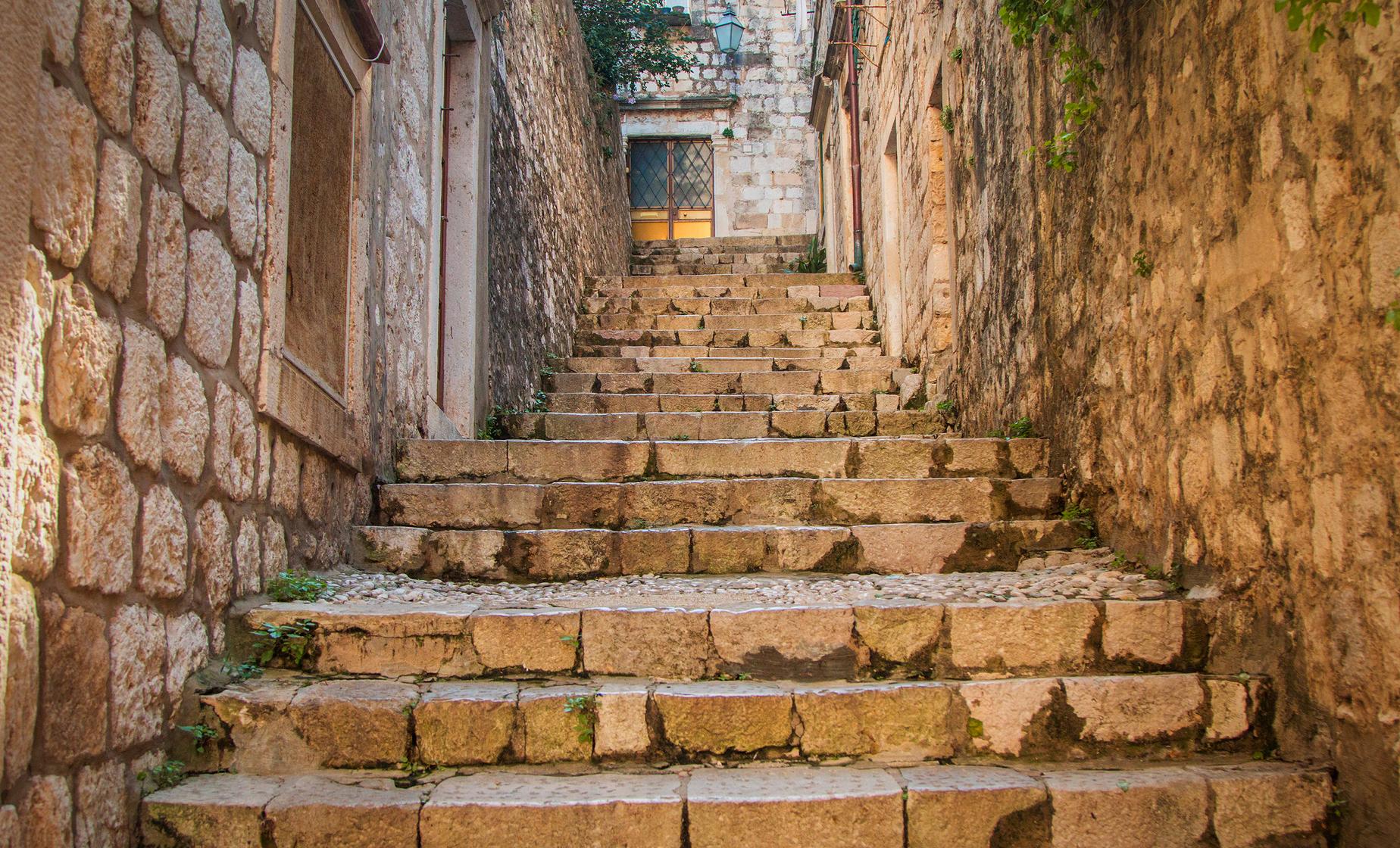 Private Dubrovnik Walking Tour with Lunch and Wine Tasting - Image 1