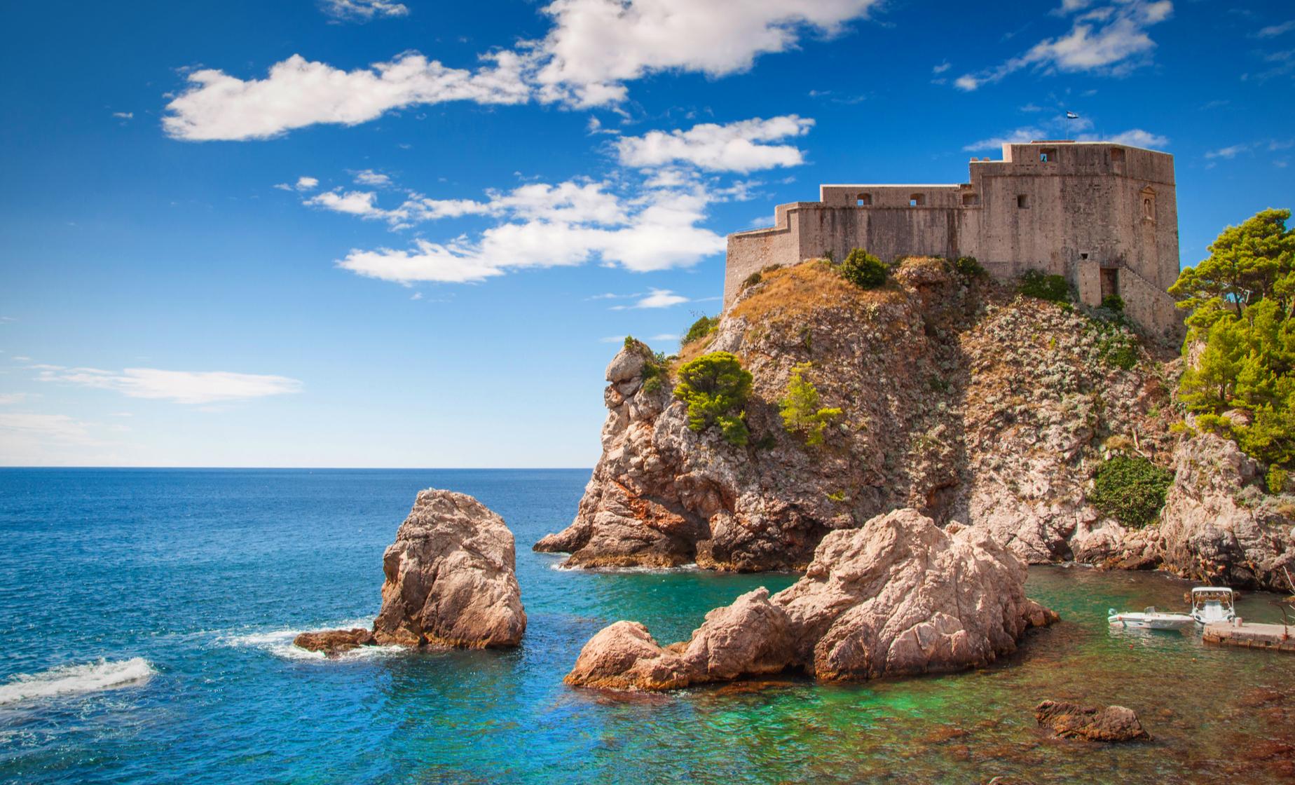 Private Game of Thrones with City Walls - Image 1