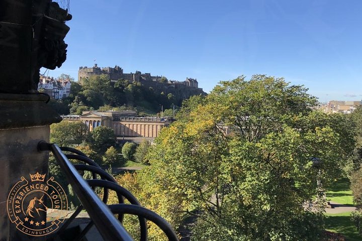 Edinburgh Full-Day Guided Private Tour in a Premium Minivan - Image 2