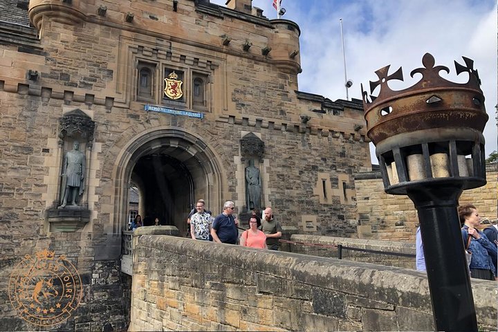 Edinburgh Full-Day Guided Private Tour in a Premium Minivan - Image 1