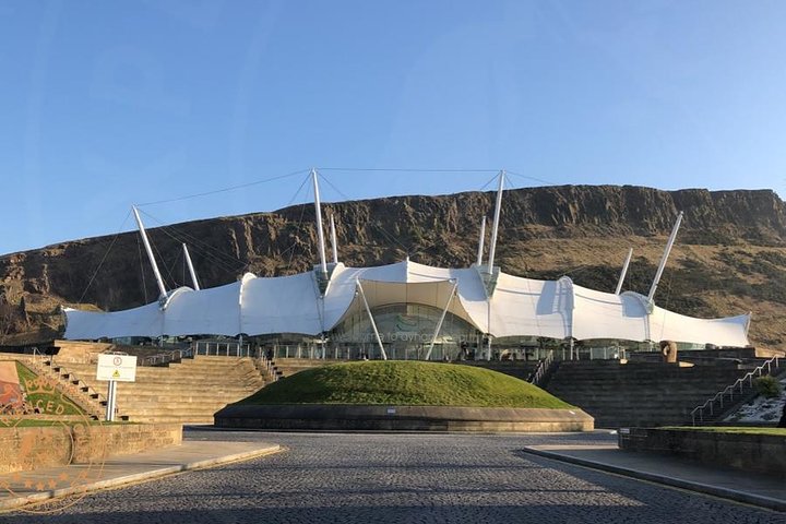 Edinburgh Full-Day Guided Private Tour in a Premium Minivan - Image 4