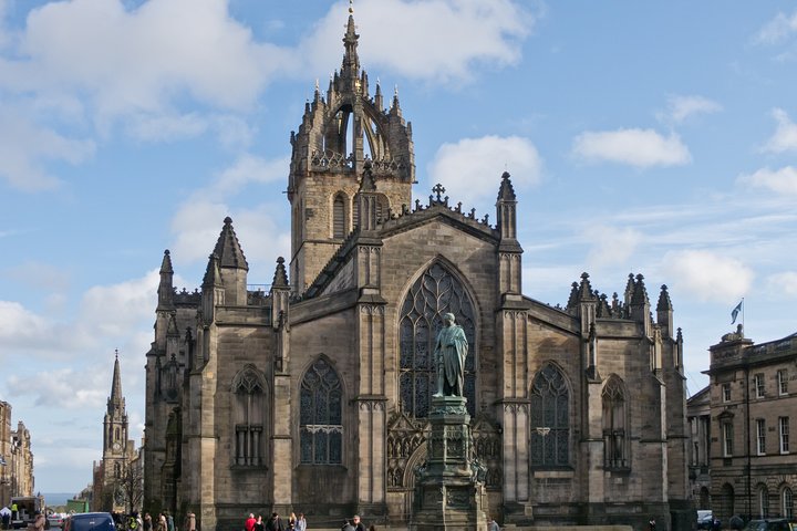 Edinburgh Private city tour - Image 3