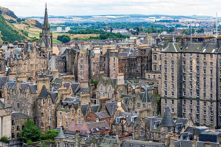 Edinburgh Private city tour - Image 1