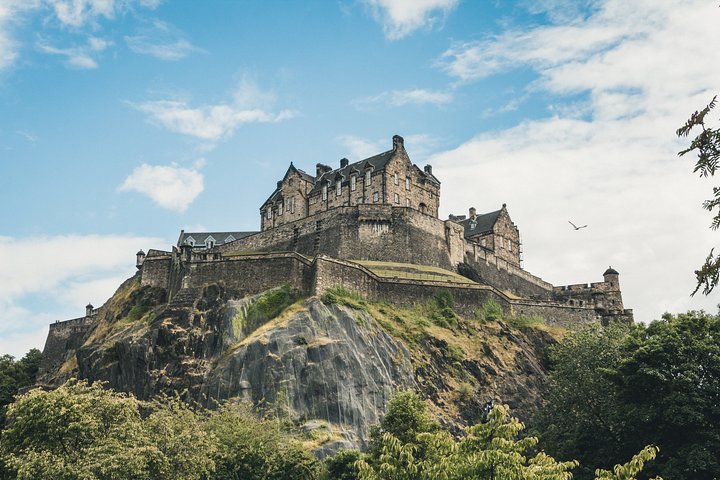 Edinburgh Private city tour - Image 4