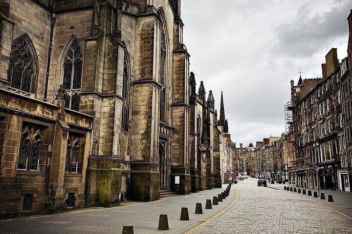 From Hilltops to Harbors: Private Half Day Edinburgh Driving Tour - Image 5