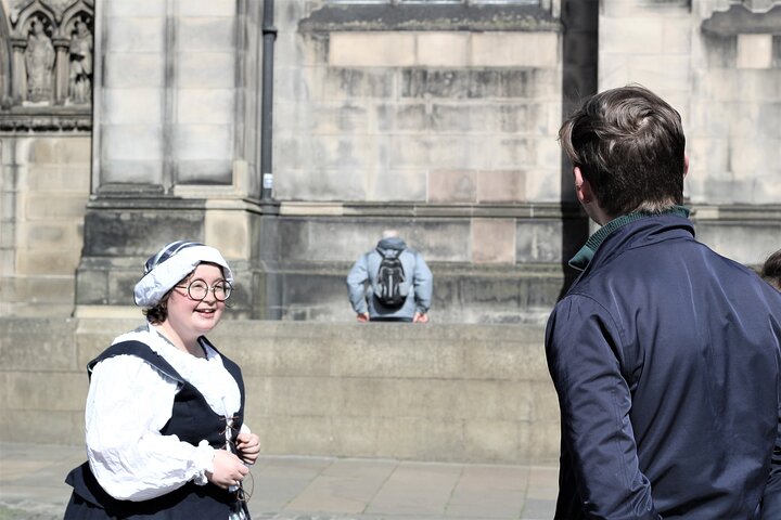 History and Mystery in Edinburgh Old Town Private Tour in French - Image 1
