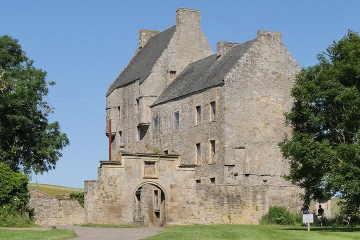 Lallybroch Outlander day tour - three Outlander castles tour  - Image 1