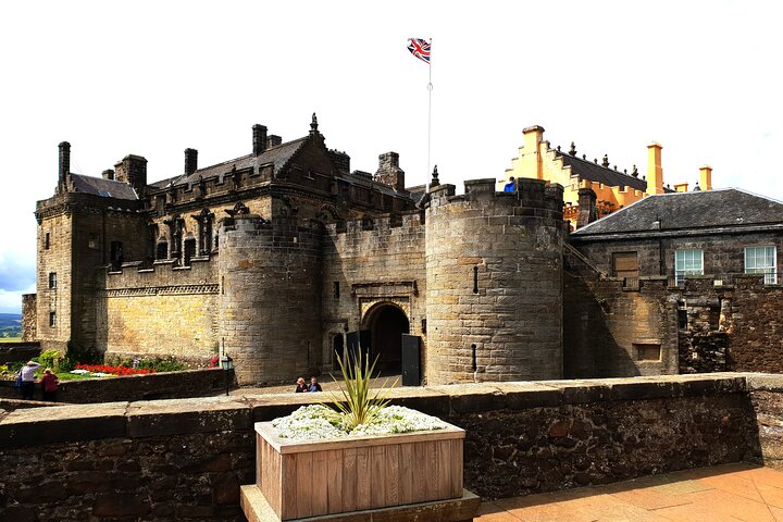 Loch Lomond, Stirling Castle, Distillery Luxury Private Tour - Image 3