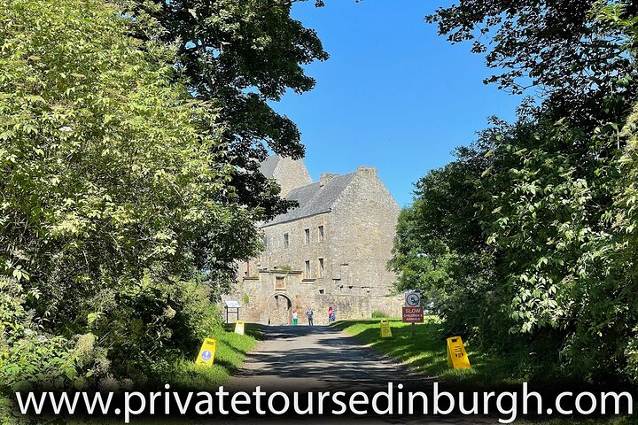Outlander day tour of Lallybroch ,Versailles small group tour - Image 4