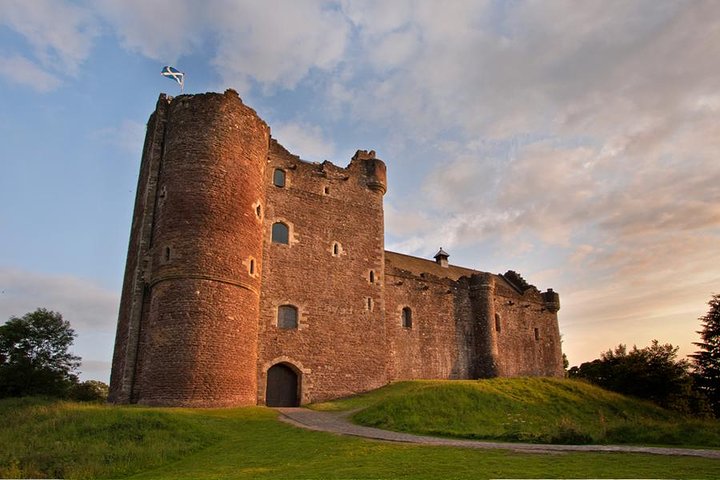 Outlander locations experience, Private Tour in a premium Minivan - Image 2