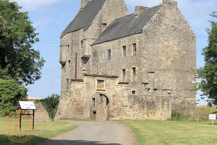 Outlander locations experience, Private Tour in a premium Minivan - Image 5