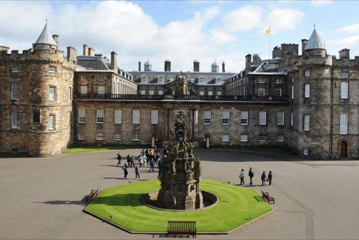 Private City Tour in Edinburgh Brazilian Guide - Image 4
