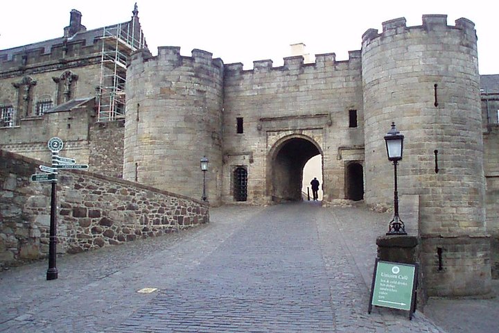 Private Highland Whisky, Stirling Castle and Linlithgow Palace Tour - Edinburgh - Image 3
