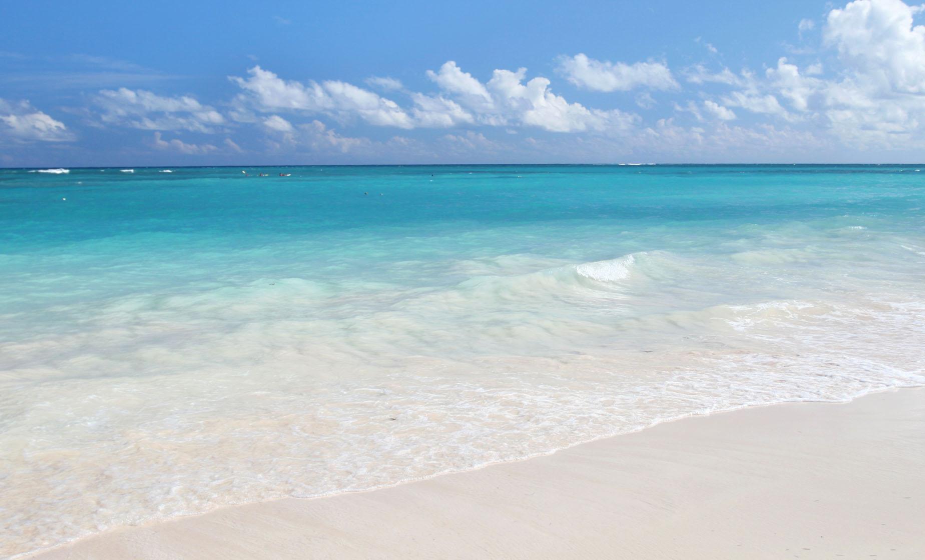 Jamaican Beach Day - Image 1