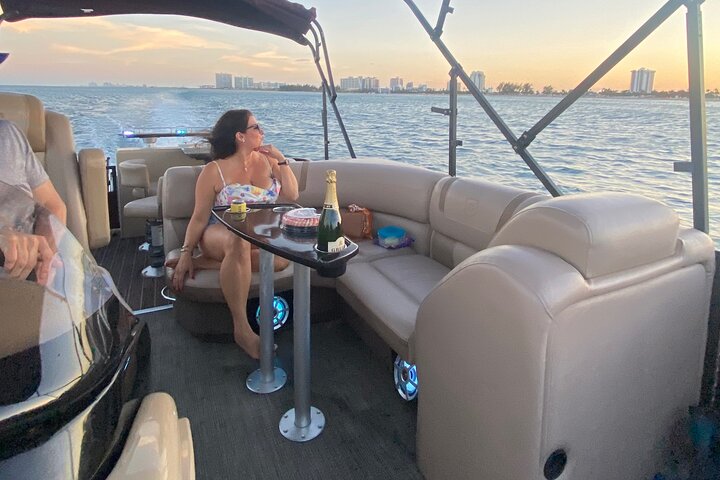 Half-Day Aqua Patio Rental in Fort Lauderdale 7 to 11 people - Image 5