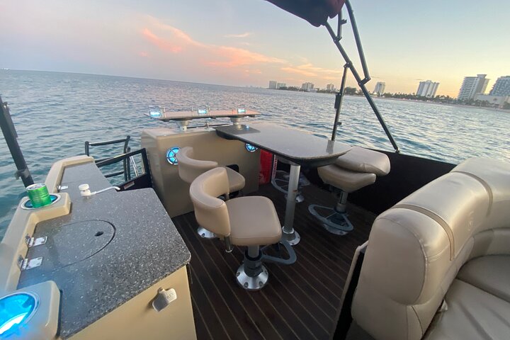 Half-Day Aqua Patio Rental in Fort Lauderdale 7 to 11 people - Image 4