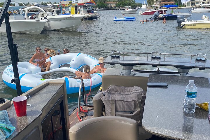 Half-Day Aqua Patio Rental in Fort Lauderdale 7 to 11 people - Image 3