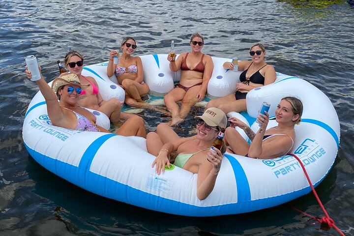 Half-Day Aqua Patio Rental in Fort Lauderdale 7 to 11 people - Image 2