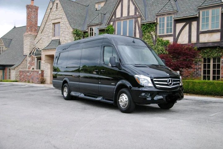 Party Bus Luxury Sprinter Limos - Image 4