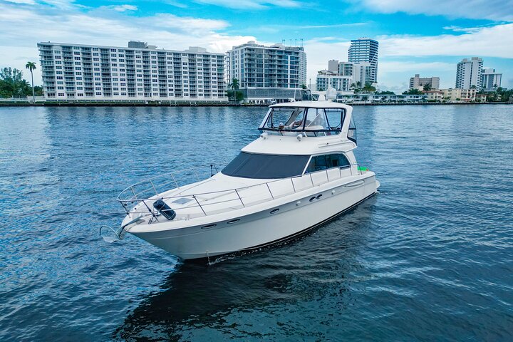 Spend a Day on a Yacht in Fort Lauderdale - Image 2