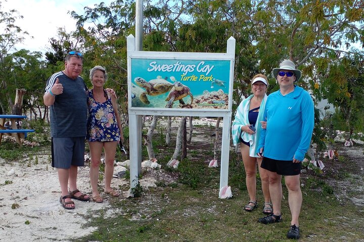 Blue hole snorkeling, and turtle park - Image 4