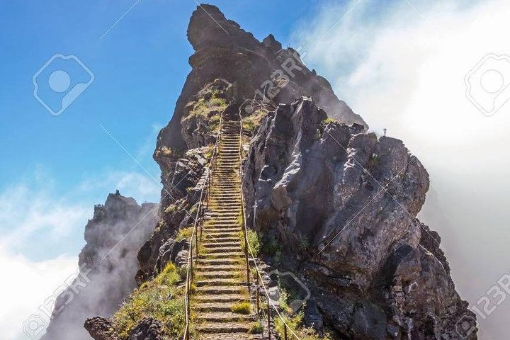 Adventurous Hiking Pico Areeiro to Pico Ruivo - Image 2