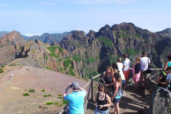 Arieiro Peak, Santo da Serra and Cristo Rei in 4x4 Half day Tour - Image 5