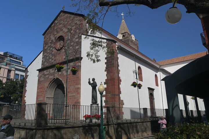 Best of Funchal private walking tour with local specialities tasting - Image 5