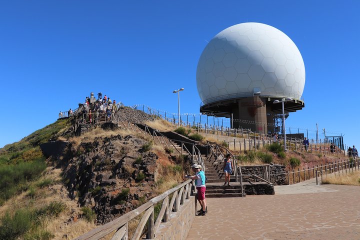 Cristo Rei & Arieiro Peak in 4x4 Half day Tour  - Image 2