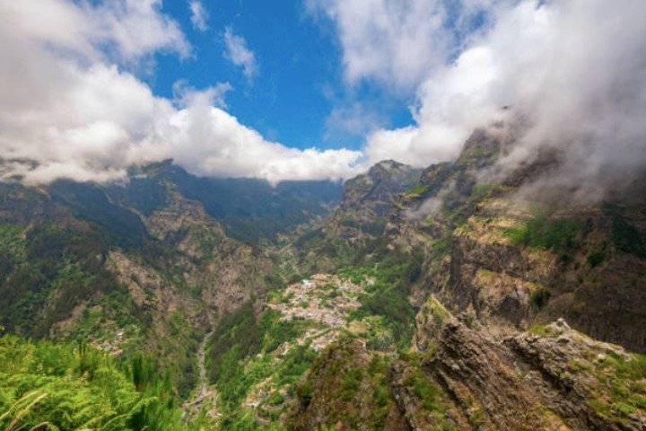 Private: Maderia Island Tour & Famous Monte Toboggan Ride - Image 3