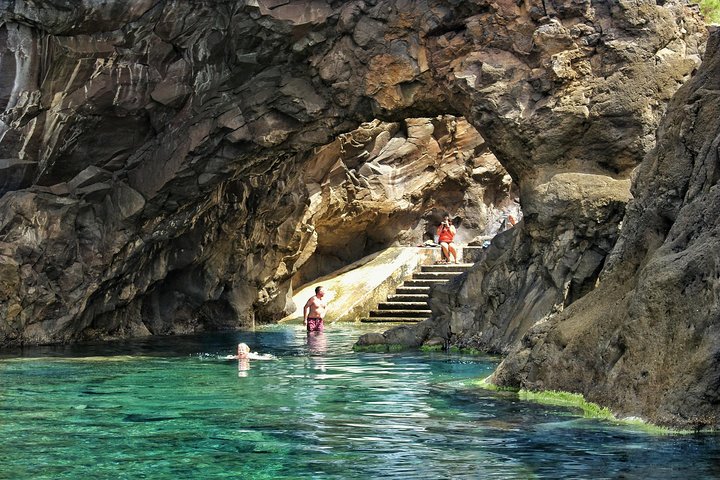 West volcanic pools & Unesco 4x4 Tour - Image 4