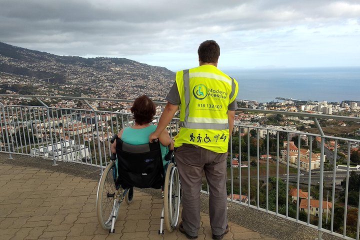 Wheelchair Handicap Disgustation and Museums Private Tour - Image 1