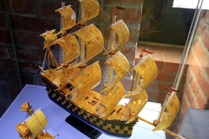Private Shore Excursion: Walking Tour of Gdansk + Amber Museum + Malbork Castle - Image 4