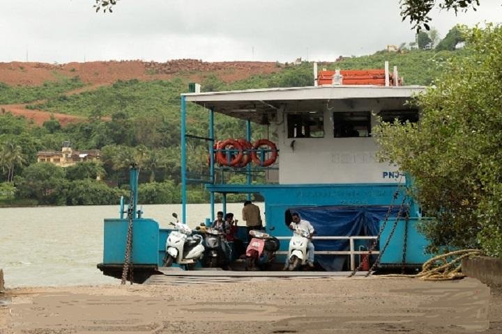 Divar island tour including ride on ferry & lunch (near Panaji) - Image 2