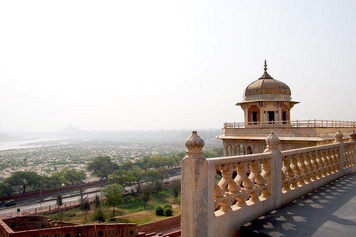 Taj Mahal and Agra Overnight Tour from Goa with Return Flights - Image 4