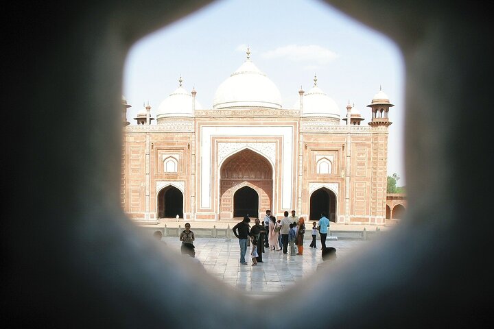 Taj Mahal Tour with Return Flights from GOA. - Image 2