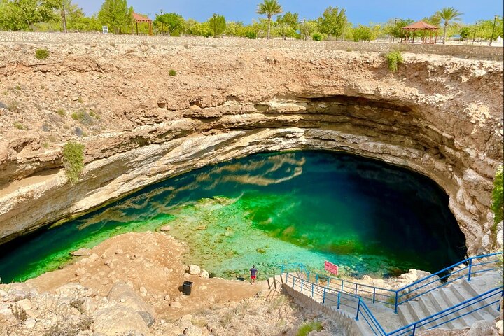 Private Full-Day Wadi Shab and Bimmah Sinkhole Tour - Image 3