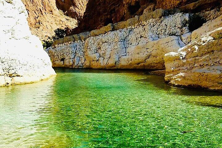 Private Full-Day Wadi Shab and Bimmah Sinkhole Tour - Image 1