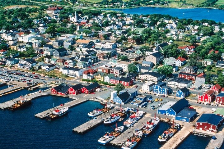 Lunenburg Small Group Express from Halifax + Lobster Roll Lunch - Image 5