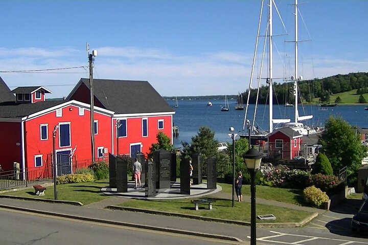 Peggy's Cove and Lunenburg Tour (small group) - Image 2