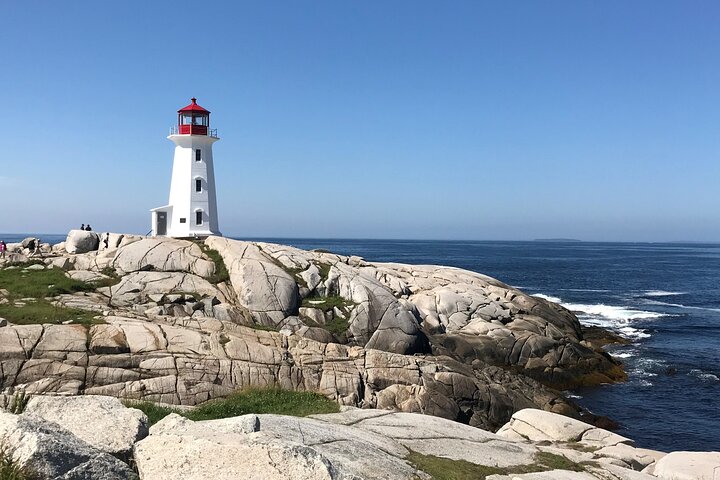 Private Tour in Halifax by a Luxury Vehicle with Informative Guide - Image 4