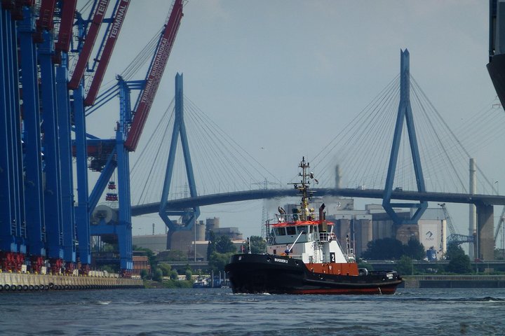 Private 3-Hour Hamburg Sightseeing Tour in a Mercedes Limousine - Image 4